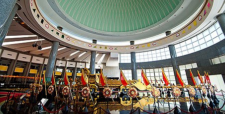 Economy Class Dining